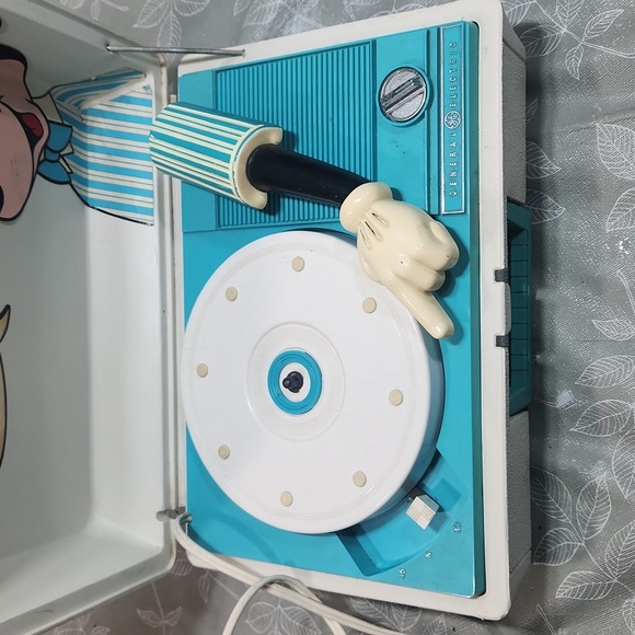 Mickey Mouse Record Player - Picture 3 of 8
